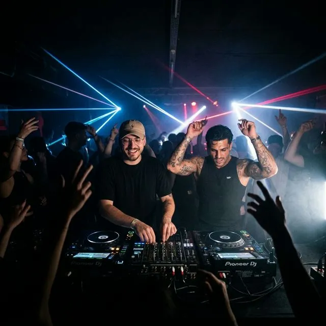 XOLOG Live Set Crowd